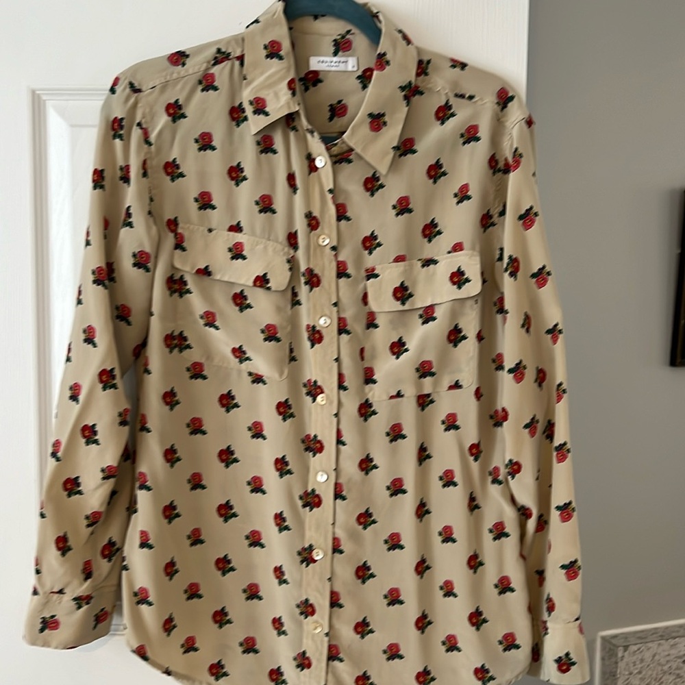Equipment 100% silk blouse with floral print and front pockets. Size S. EUC